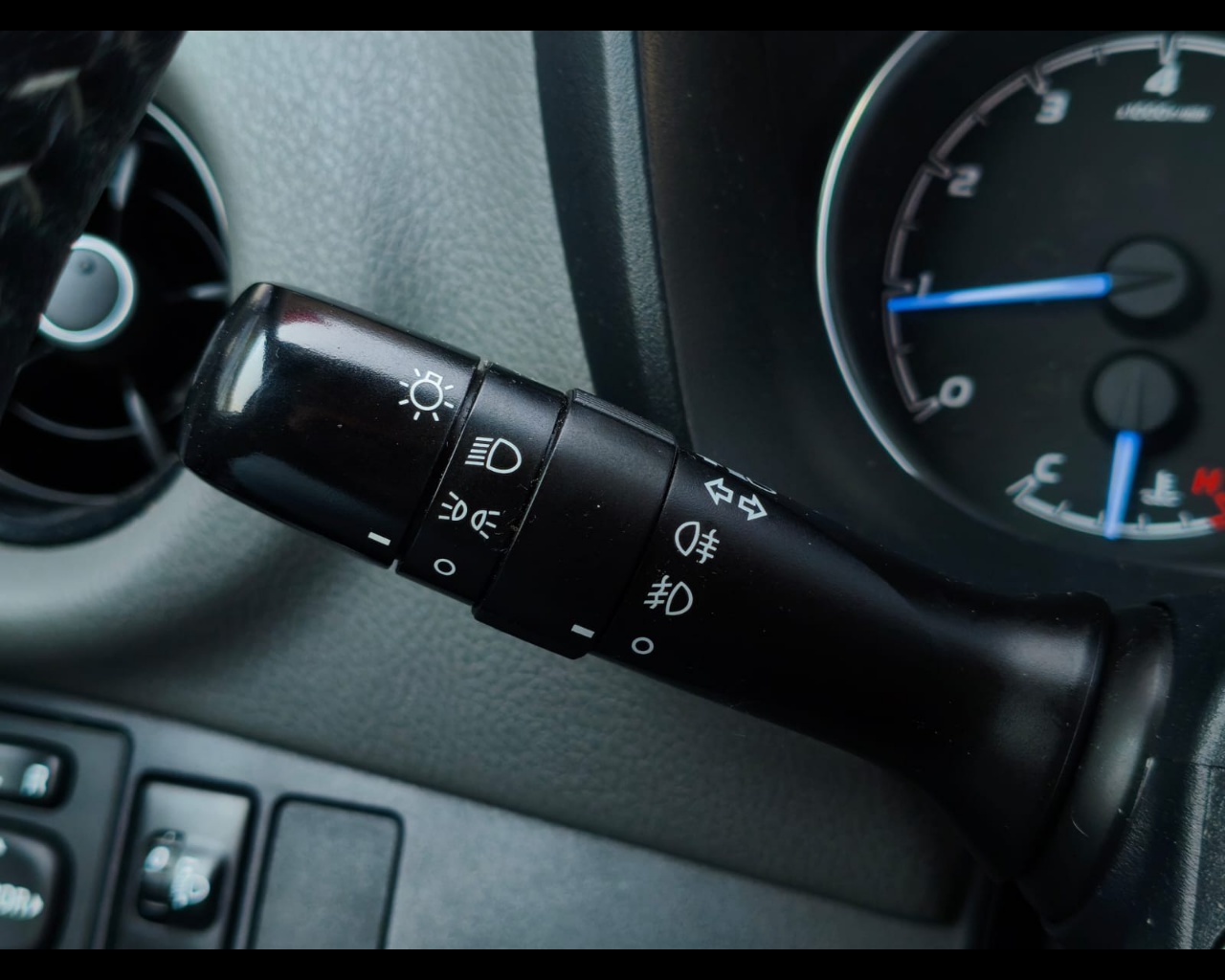 Foto TOYOTA Yaris 5p 1.0 Active 