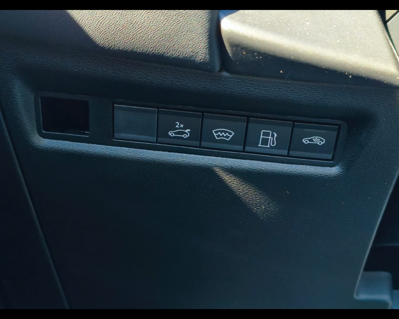 Foto JEEP Nuova Compass E-Hybrid Plug-InFirst Edition 1.6l 195cv Plug-In Hybrid Fw
