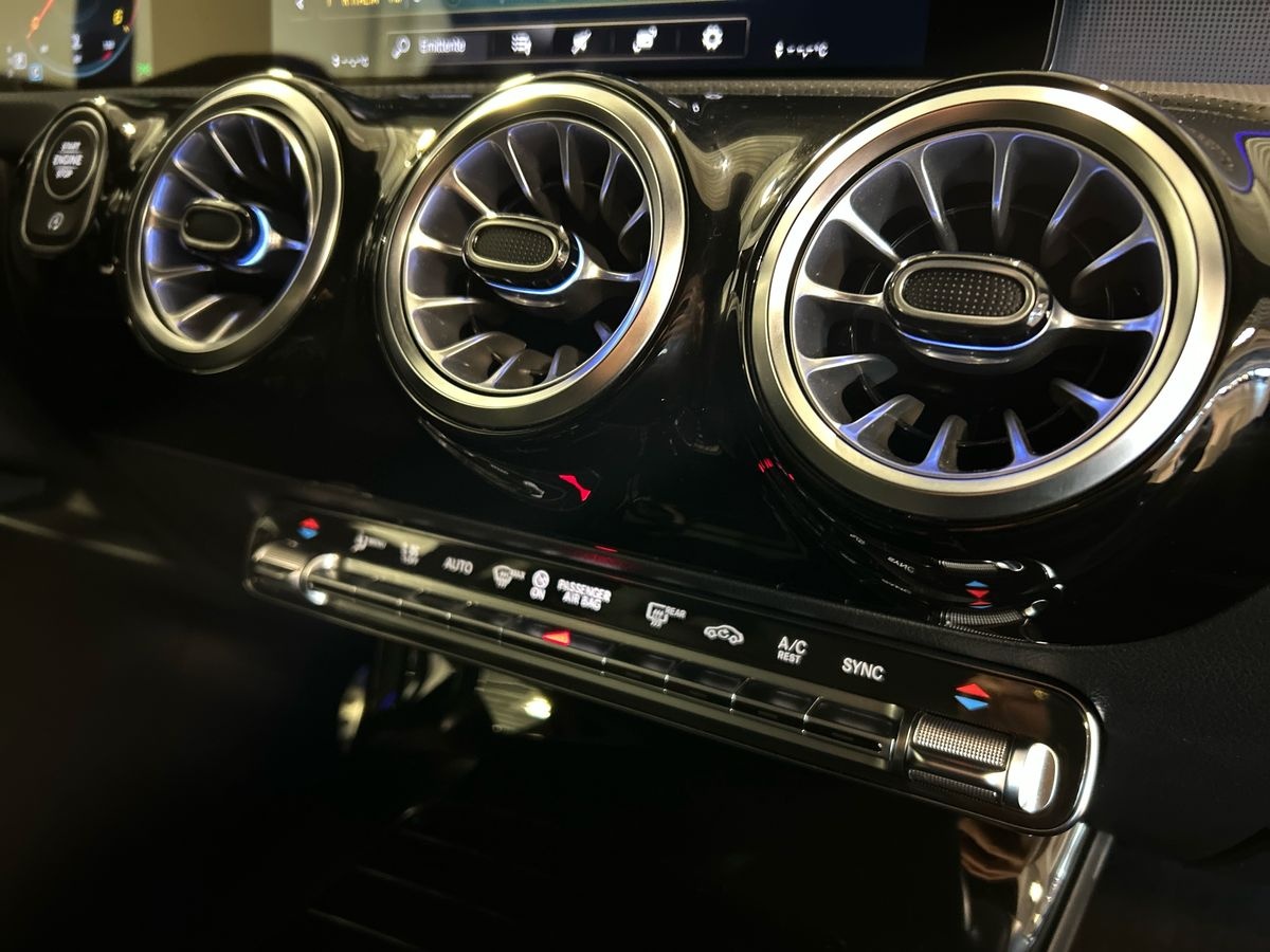 Mercedes Classe A Classe A 180 D Premium Night edition 8G-DCT - 14