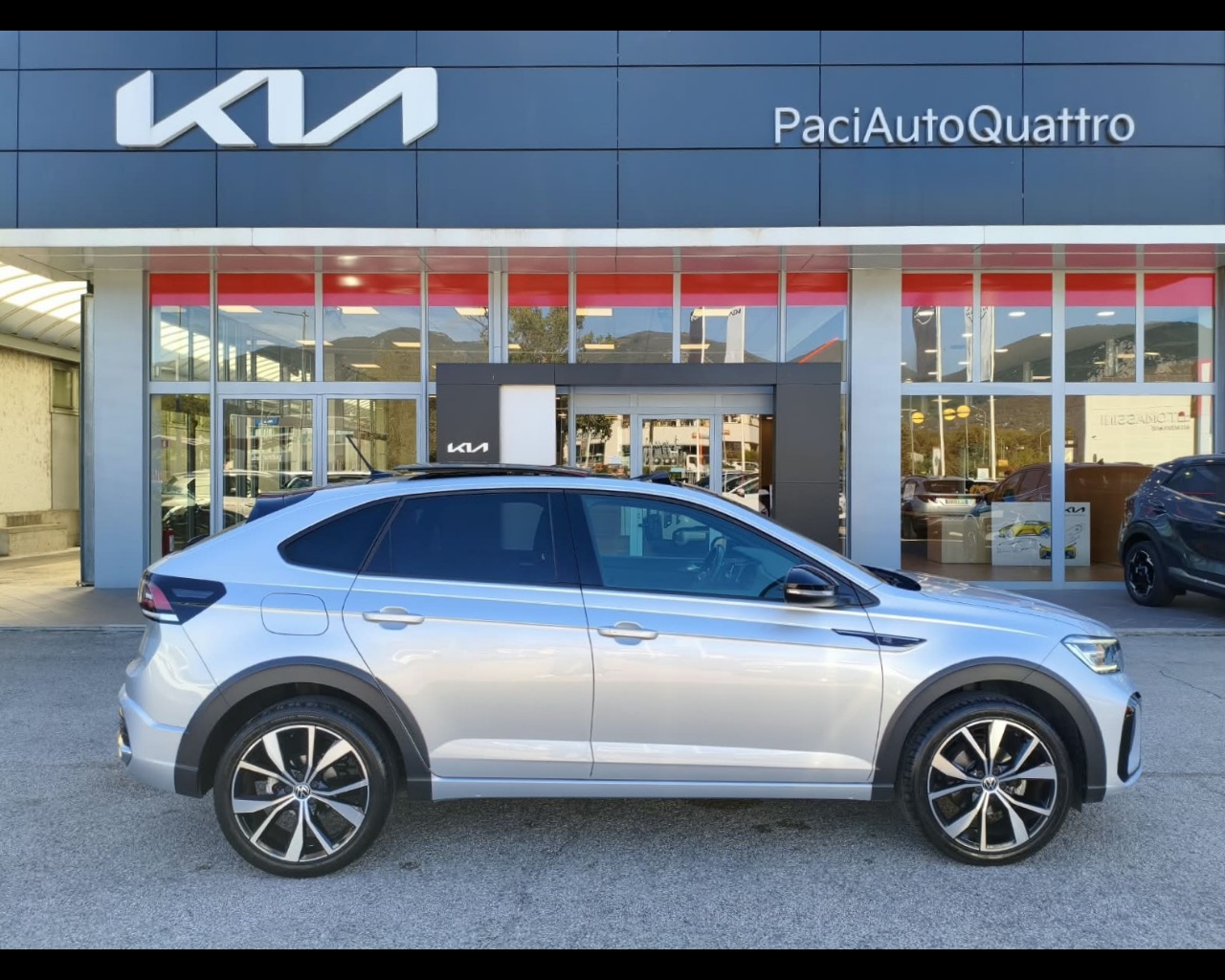 Foto VOLKSWAGEN Taigo 1.0 tsi R-Line 110cv