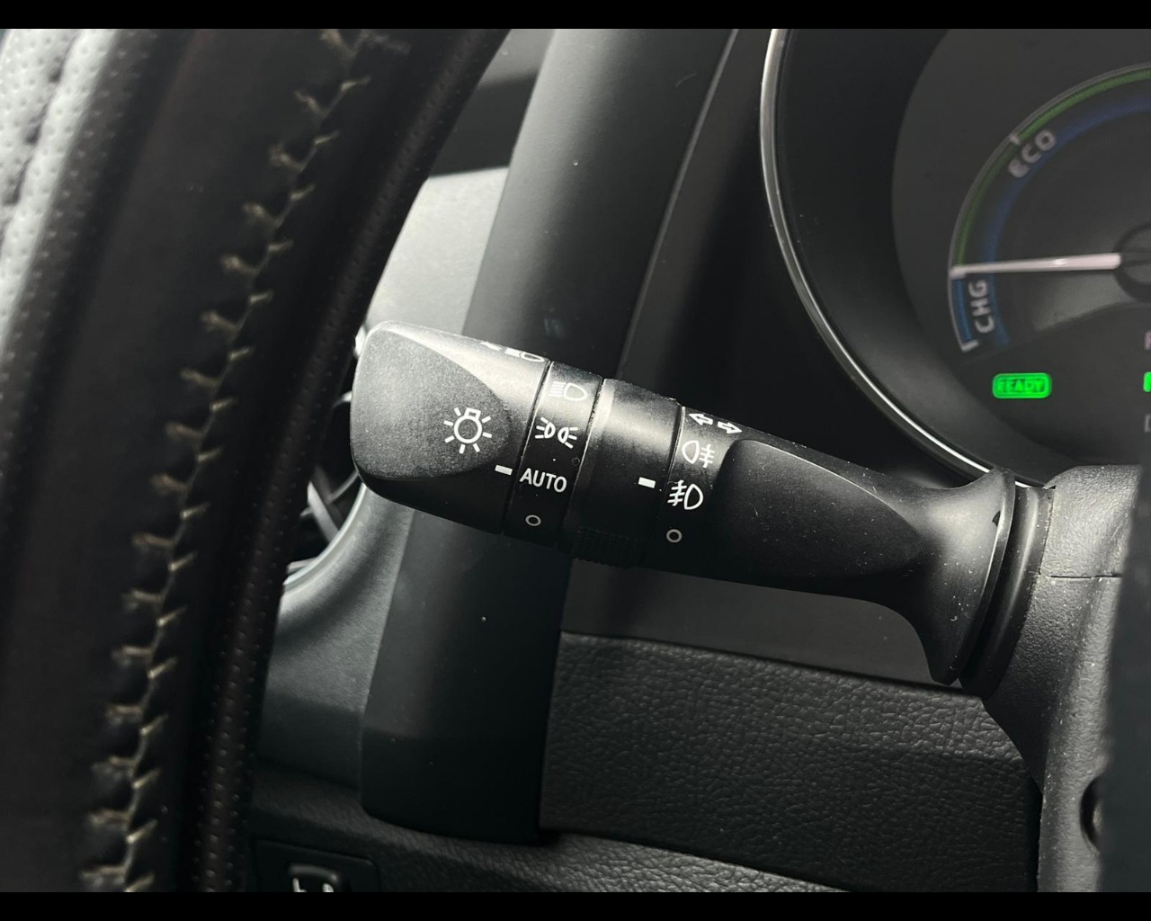 Foto TOYOTA Auris Touring Sports 1.8h Style cvt