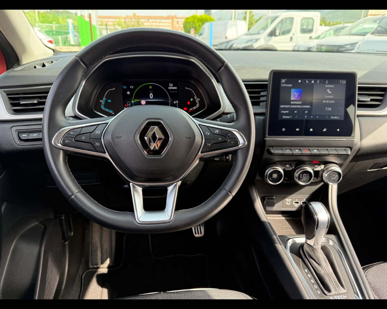 Foto RENAULT Captur 1.6 E-Tech hybrid Intens 145cv auto