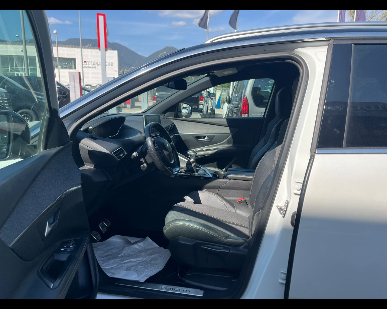 Foto PEUGEOT 3008 1.5 bluehdi GT Line s&s 130cv