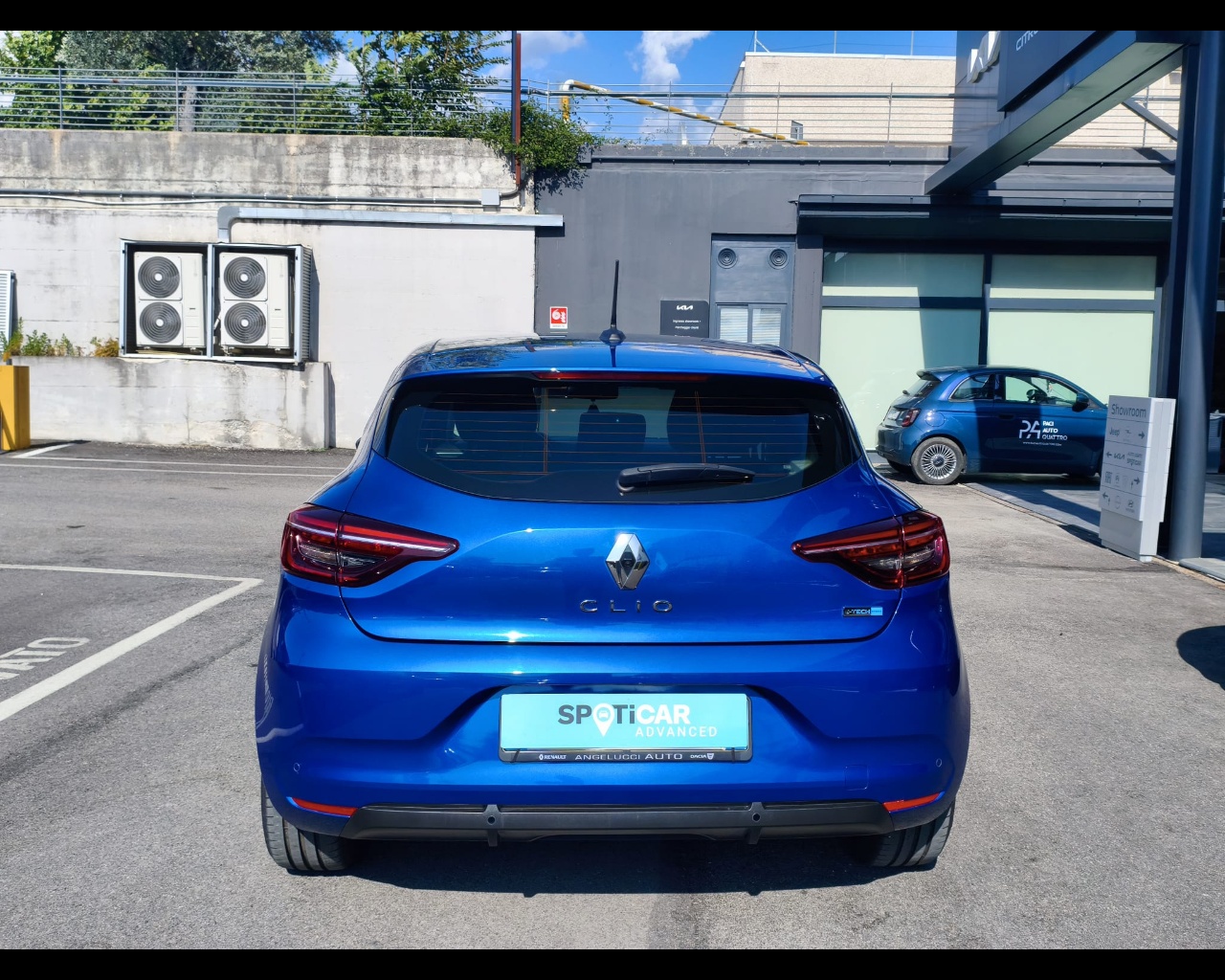 Foto RENAULT Clio 1.6 E-Tech hybrid Zen 140cv auto 