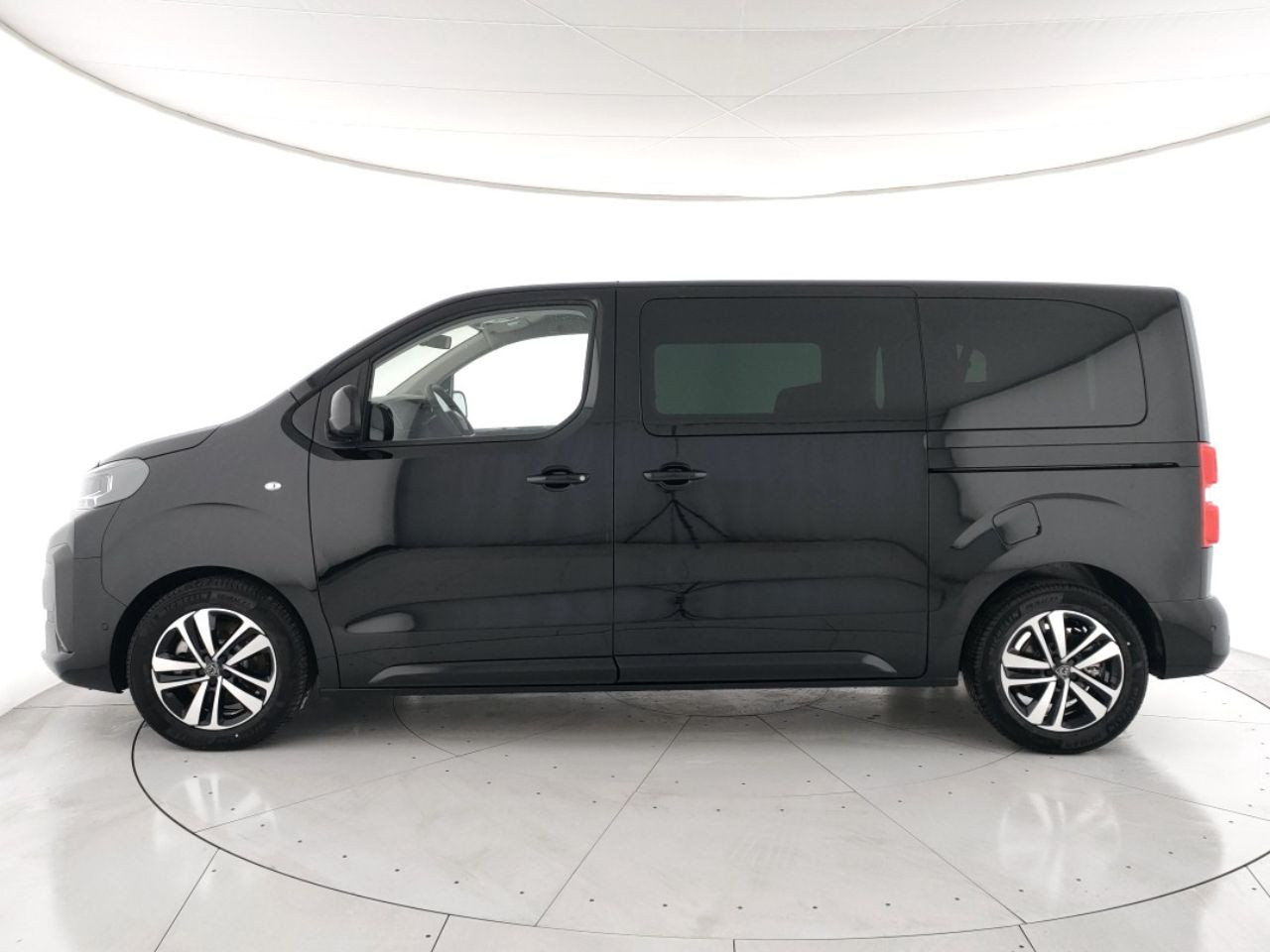 Peugeot Traveller Nuovo diesel Traveller Porto Mantovano