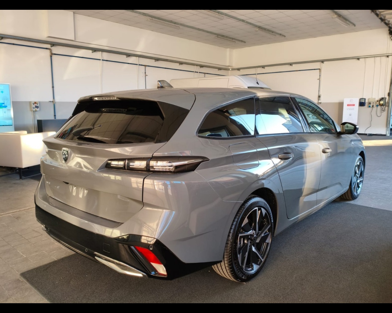 Foto PEUGEOT 308 SW 1.5 bluehdi Allure s&s 130cv eat8