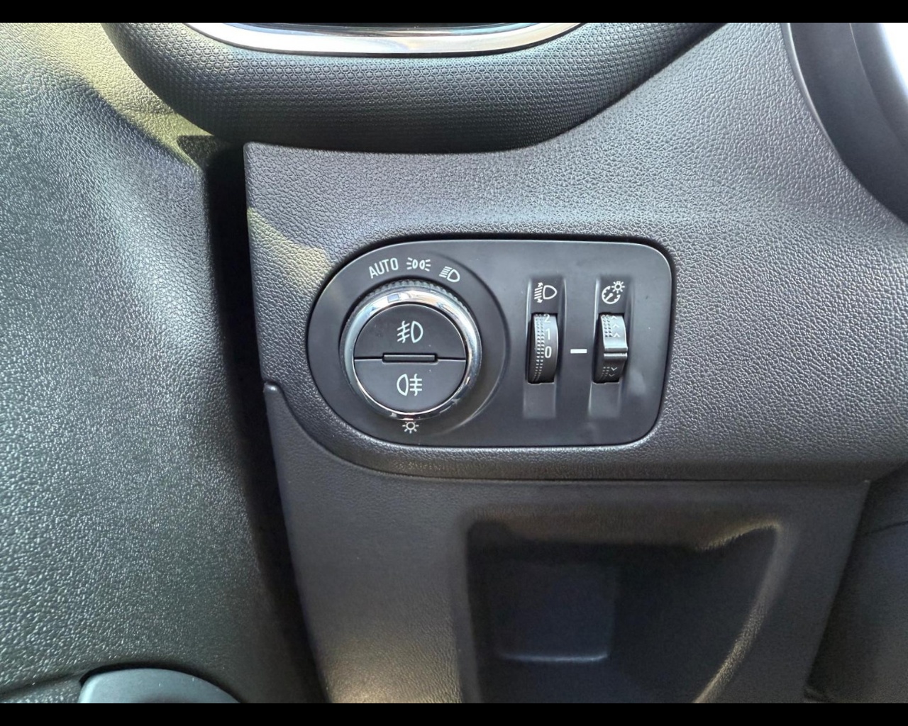Foto OPEL Crossland 1.2 Elegance s&s 110cv