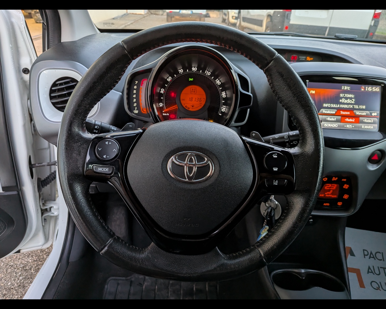 Foto TOYOTA Aygo 5p 1.0 x-cool m-mt 72cv