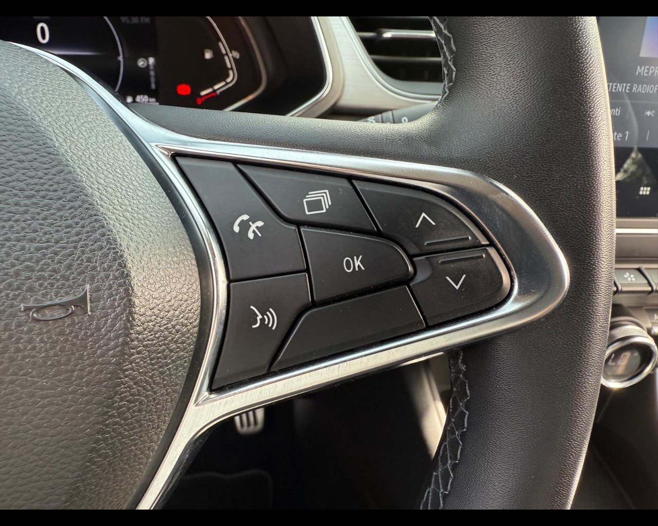 Foto RENAULT Captur 1.6 E-Tech hybrid Intens 145cv auto