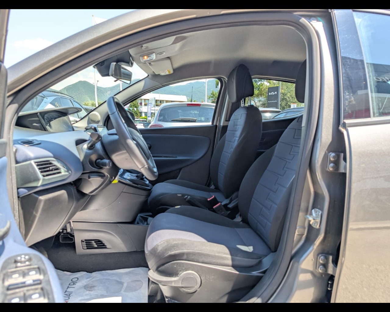 Foto LANCIA Ypsilon 1.0 firefly hybrid Platino s&s 70cv
