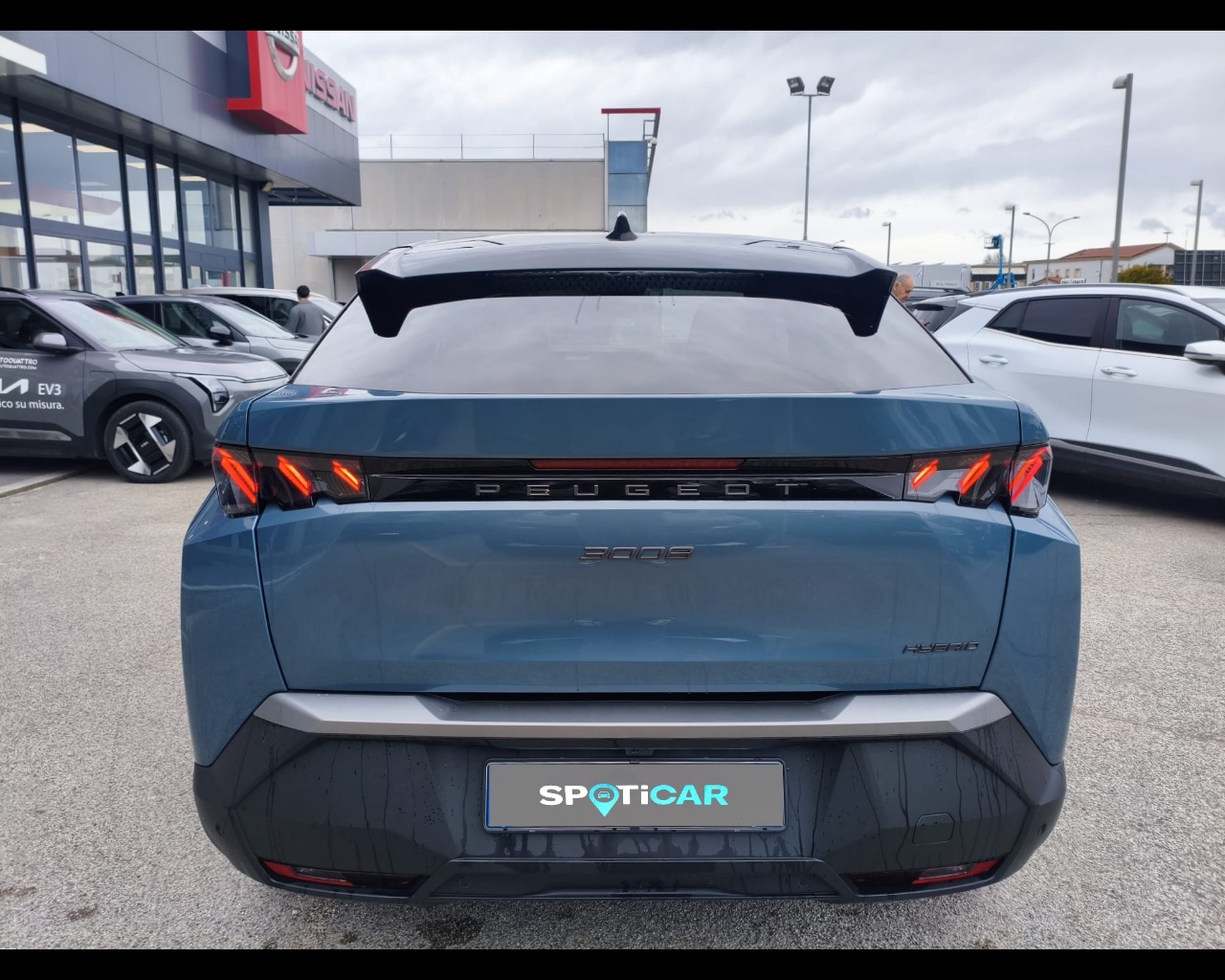 Foto PEUGEOT 3008 1.2 hybrid GT 145cv e-dcs6