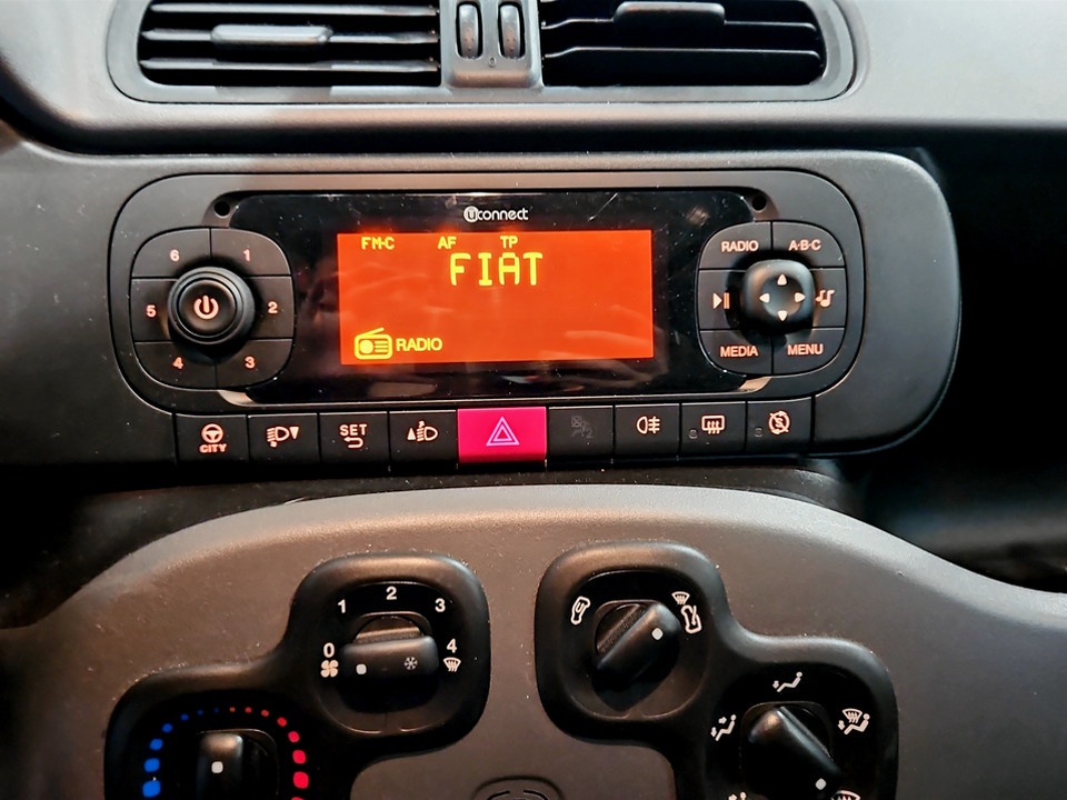 FIAT Panda 1.0 firefly hybrid City Life s&s 70cv Ibrida usato - 8