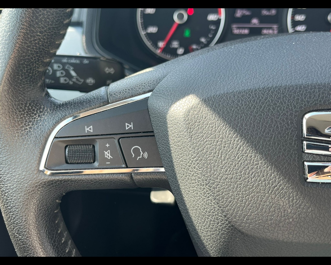 Foto SEAT Arona 1.0 tgi Black Edition 90cv