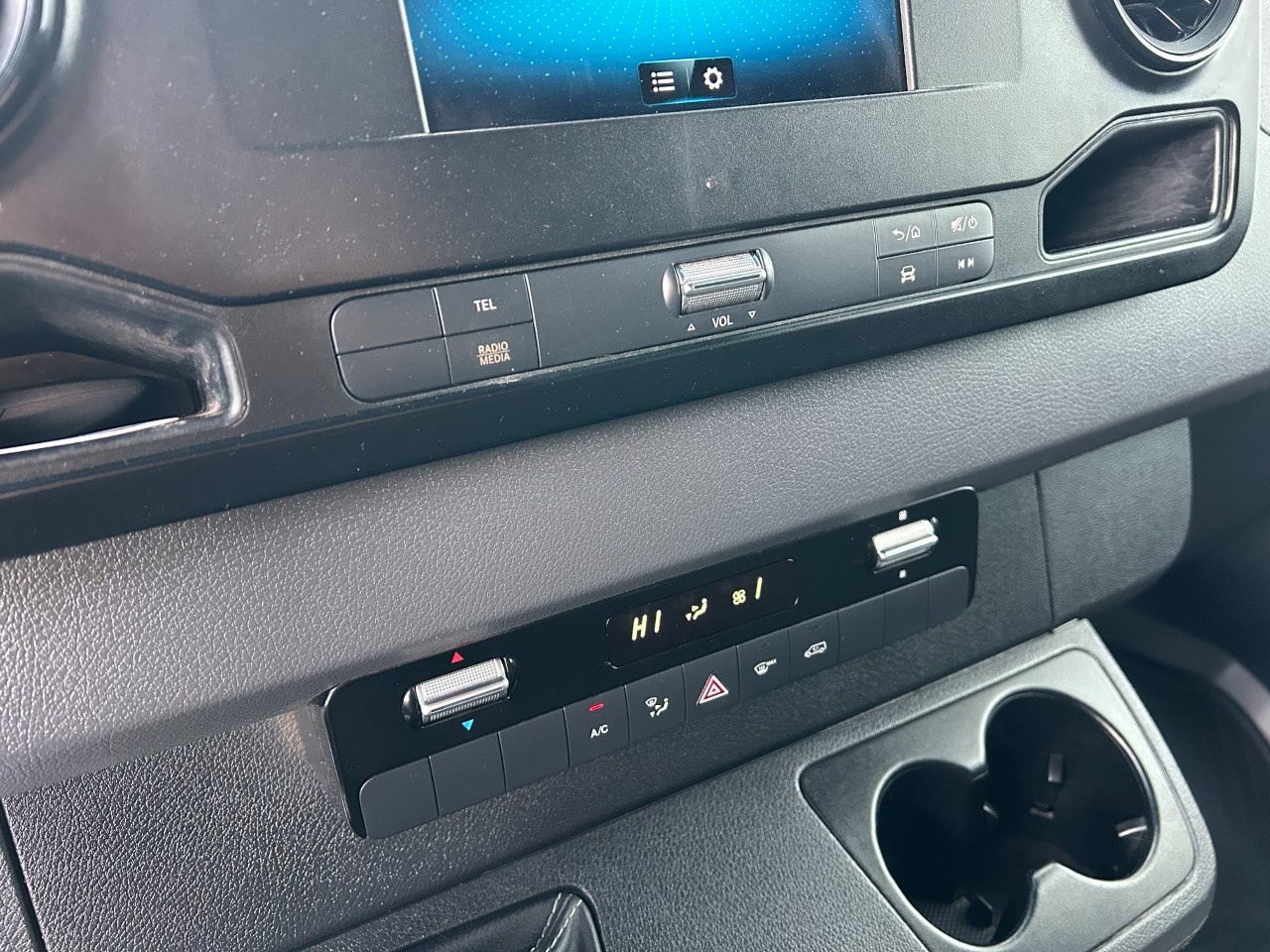 Mercedes  sprinter 311 2.1 cdi F 39/35 fwd E6 - 12