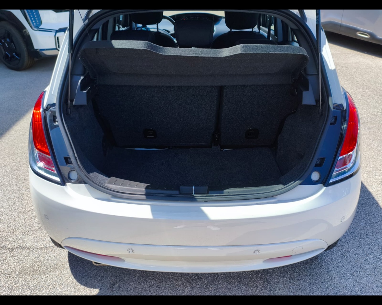 Foto LANCIA Ypsilon 1.0 firefly hybrid Platino s&s 70cv