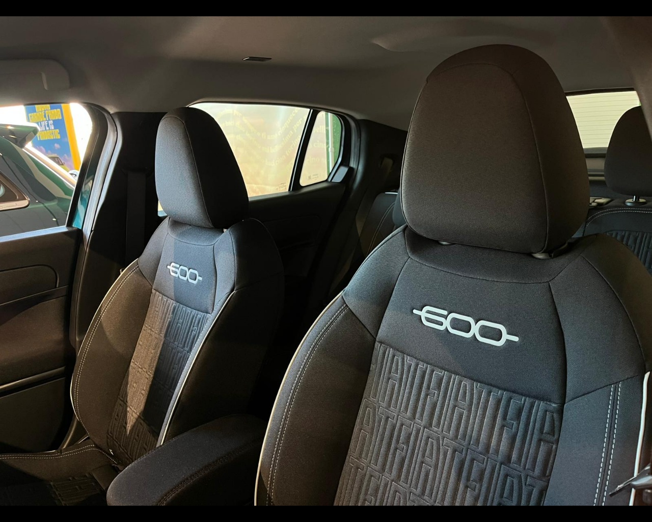 Foto FIAT 600 Hybrid 600 Serie SpecialeIcon - Configurazione Non Ordinabile