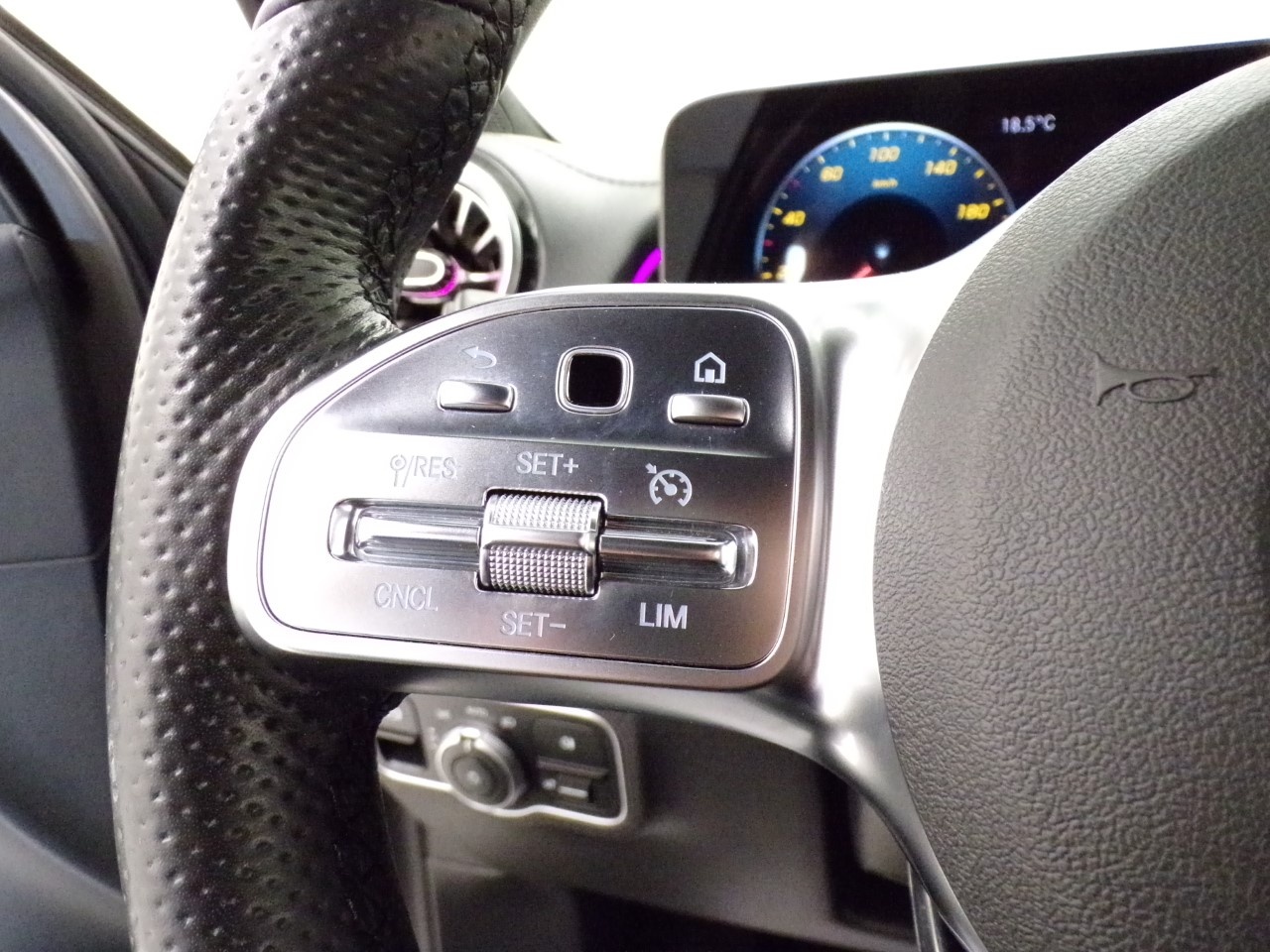 Mercedes  GLB 200 D AMG Line Premium 8G-DCT - 17