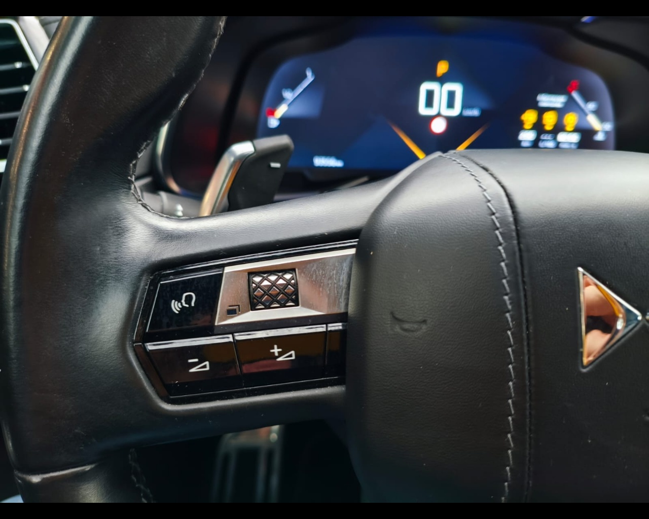 Foto DS DS7 Crossback 1.5 bluehdi Grand Chic 130cv auto N1