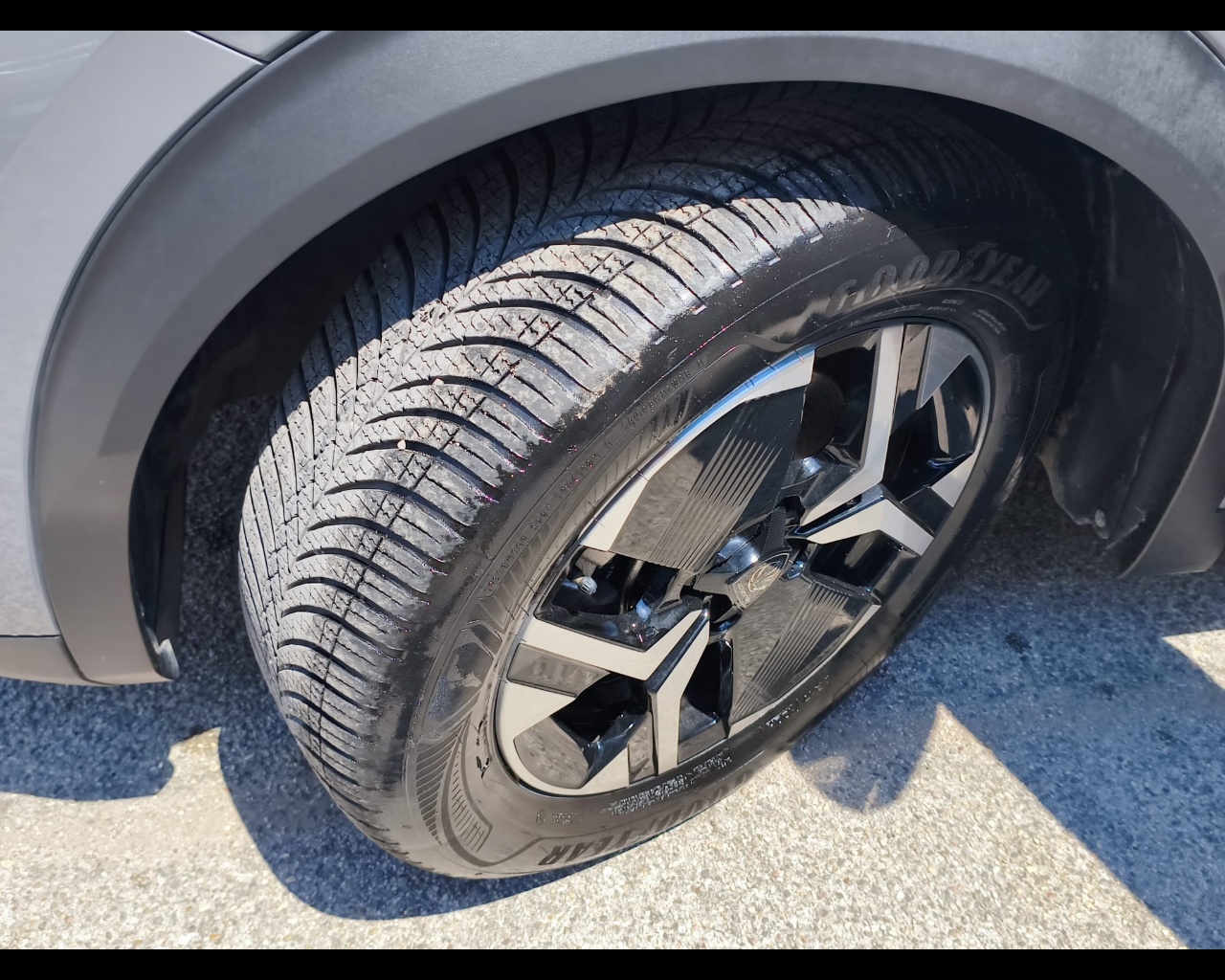 Foto PEUGEOT 2008 54 kWh GT