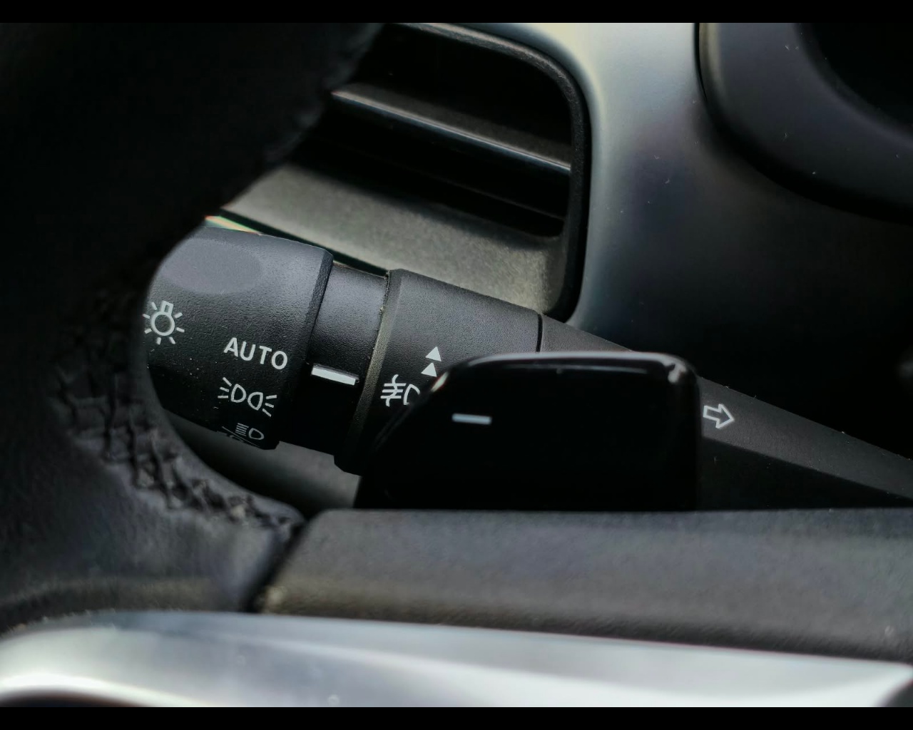 Foto JEEP Avenger 1.2 turbo e-hybrid mhev Summit fwd 110cv edct6