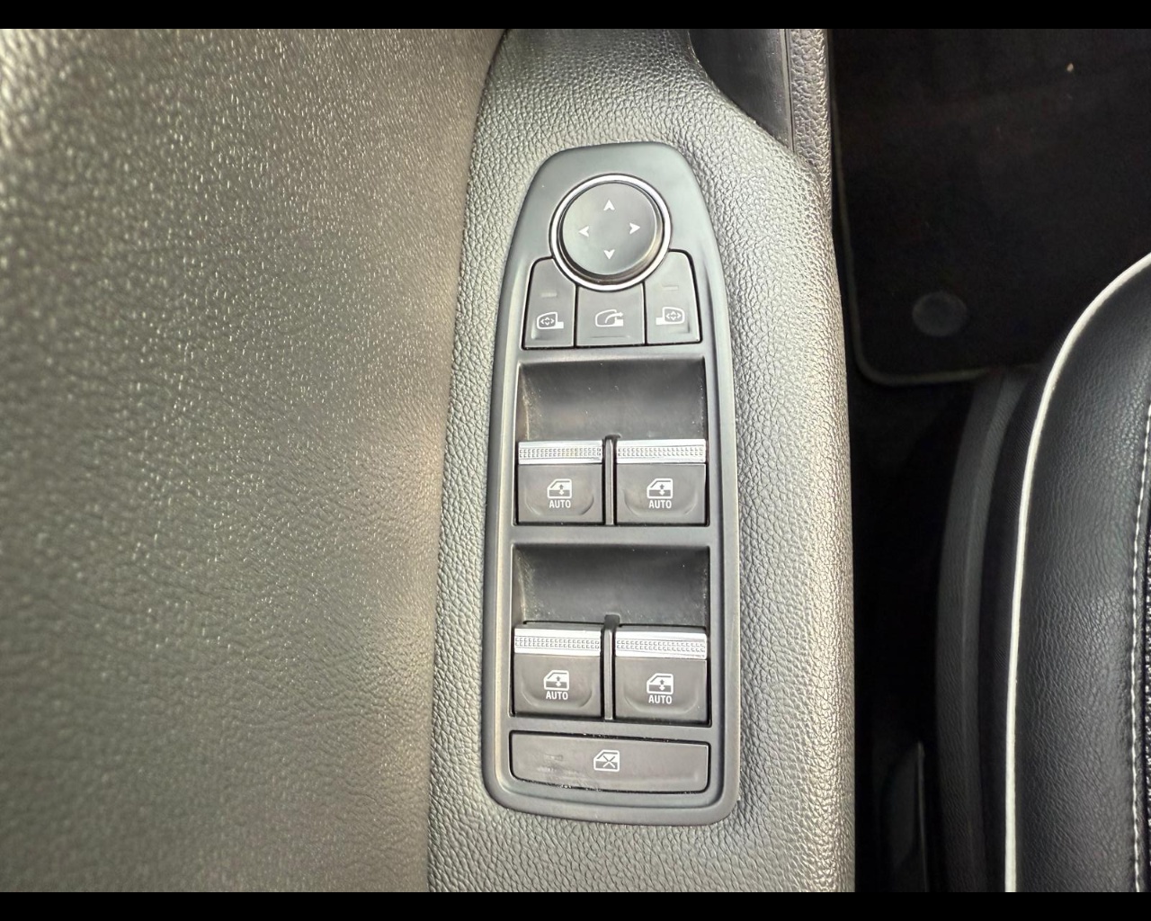 Foto RENAULT Captur 1.6 E-Tech hybrid Intens 145cv auto