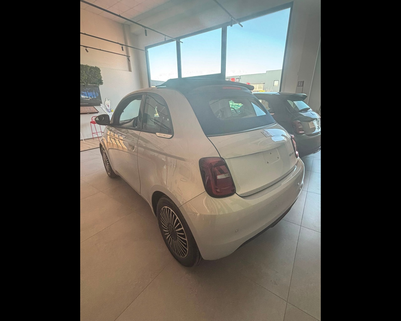 Foto FIAT 500 Hybrid Cabrio Icon 1.0 Hybrid Cabrio