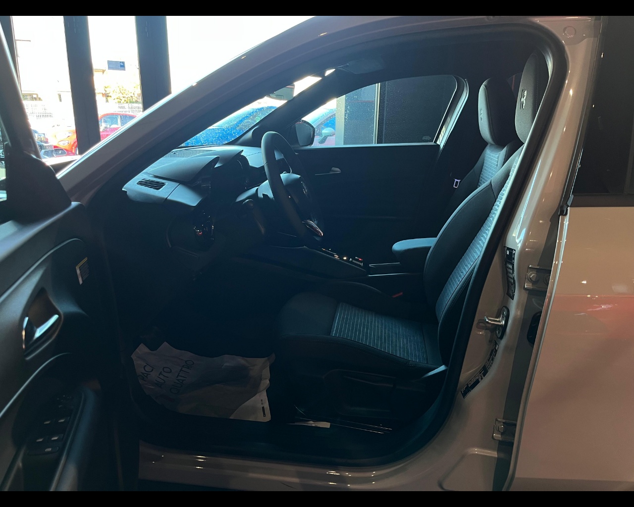 Foto ALFA ROMEO Junior Ibrida Ibrida 1.2 136cvHybrid Edct6