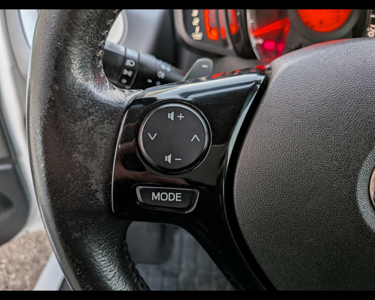 Foto TOYOTA Aygo 5p 1.0 x-cool m-mt 72cv