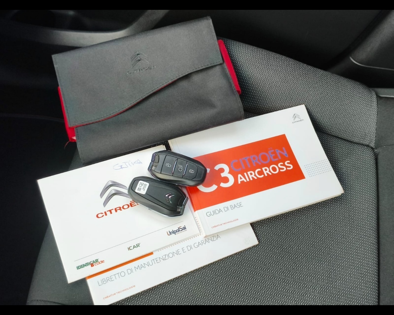 Foto CITROEN C3 Aircross 1.2 puretech Shine s&s 110cv eat6