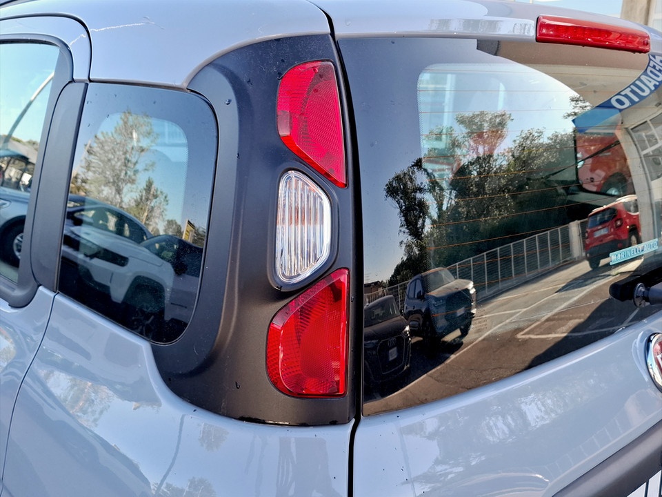 FIAT Panda 1.0 firefly hybrid Cross s&s 70cv 5p.ti Ibrida usato - 21