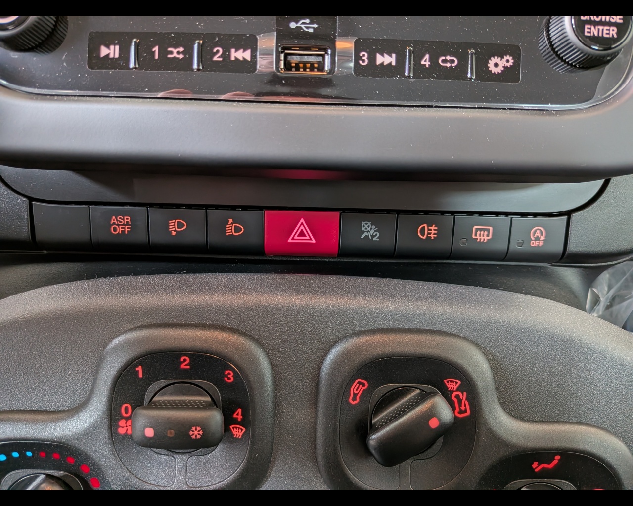 Foto FIAT Panda 1.0 firefly hybrid s&s 70cv 5p.ti