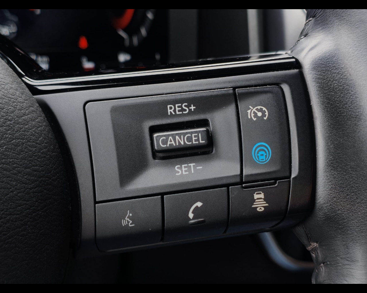 Foto NISSAN X-Trail 1.5 e-power Tekna e-4orce 4wd auto