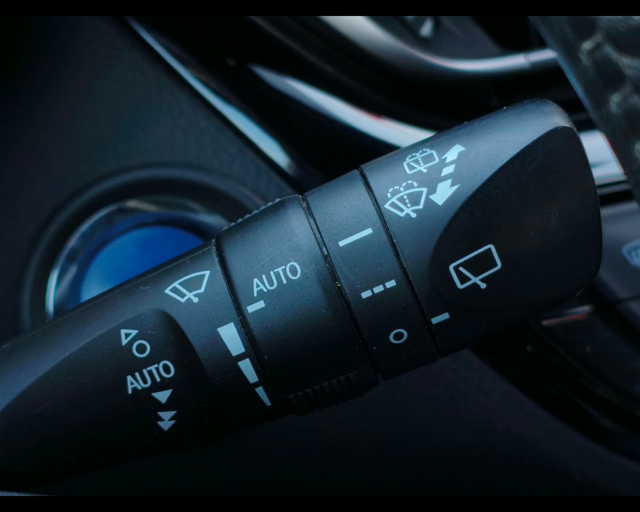 Foto TOYOTA C-HR 1.8h Trend e-cvt