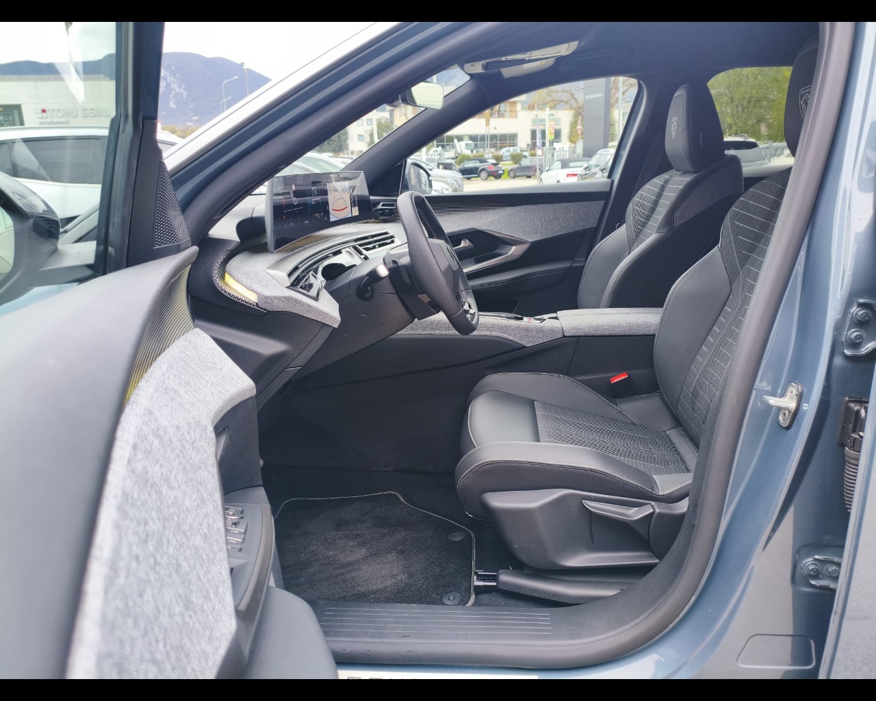 Foto PEUGEOT 3008 1.2 hybrid GT 145cv e-dcs6