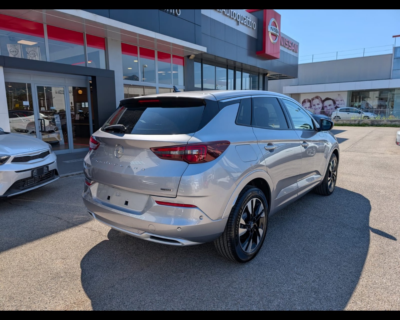 Foto OPEL Grandland 1.6 phev Business Elegance fwd 225cv auto