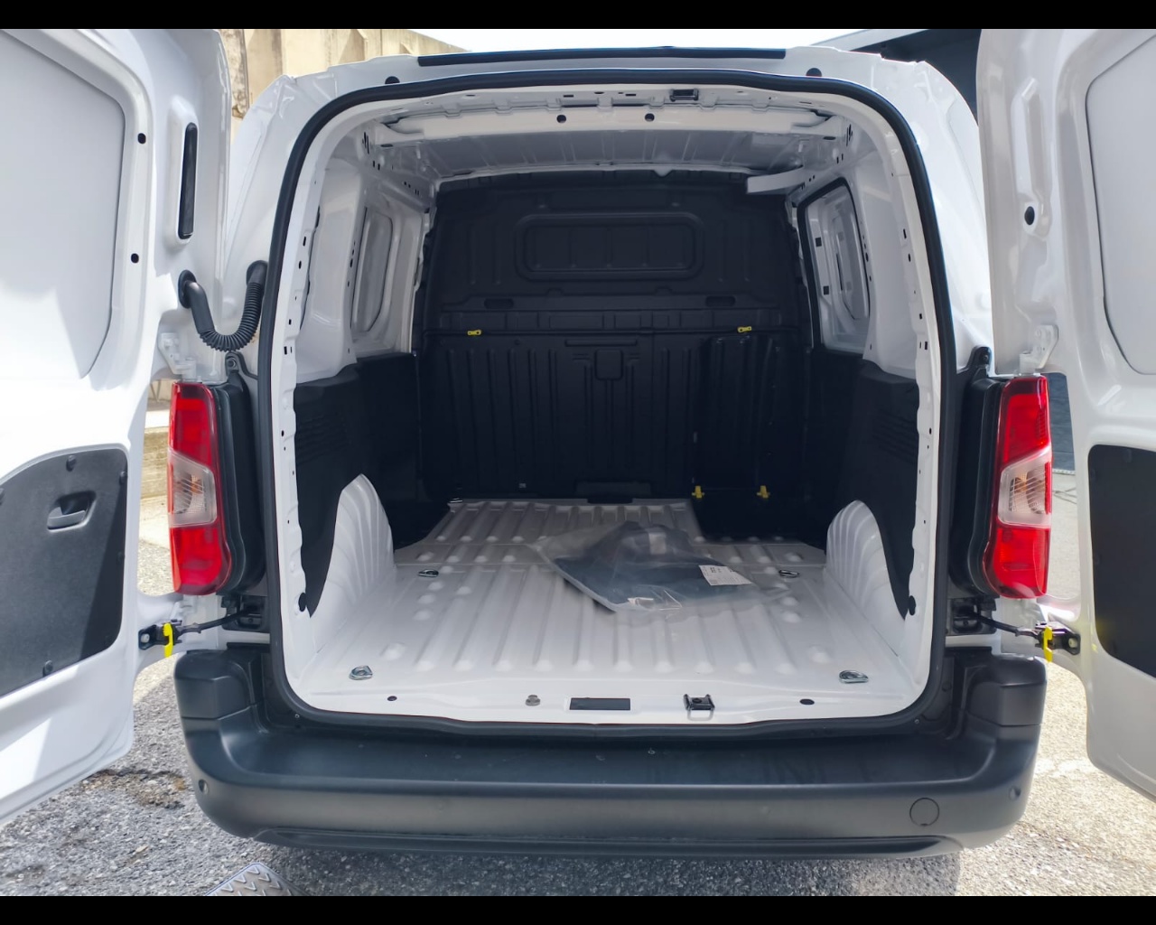 Foto OPEL COMBO CARGO - Furgone M Diesel 100cv Manuale