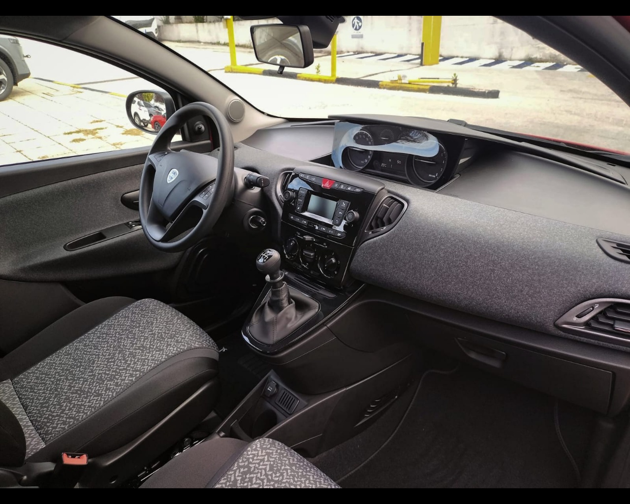 Foto LANCIA Ypsilon 1.0 firefly 70cv hybrid Silver s&s