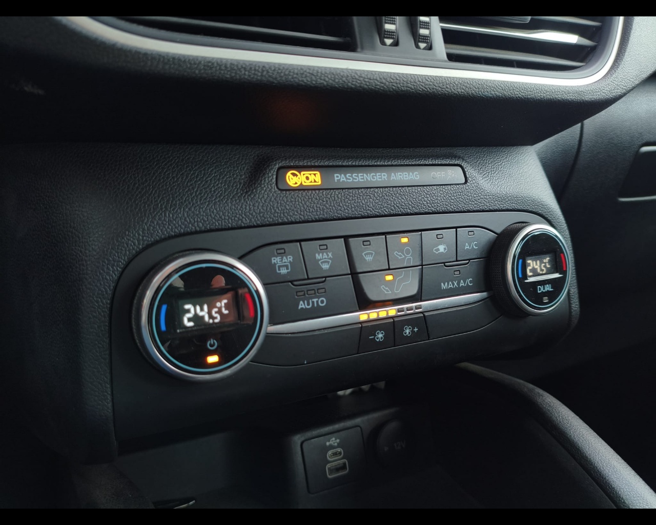 Foto FORD Kuga 1.5 ecoblue Titanium Business 2wd 120cv auto