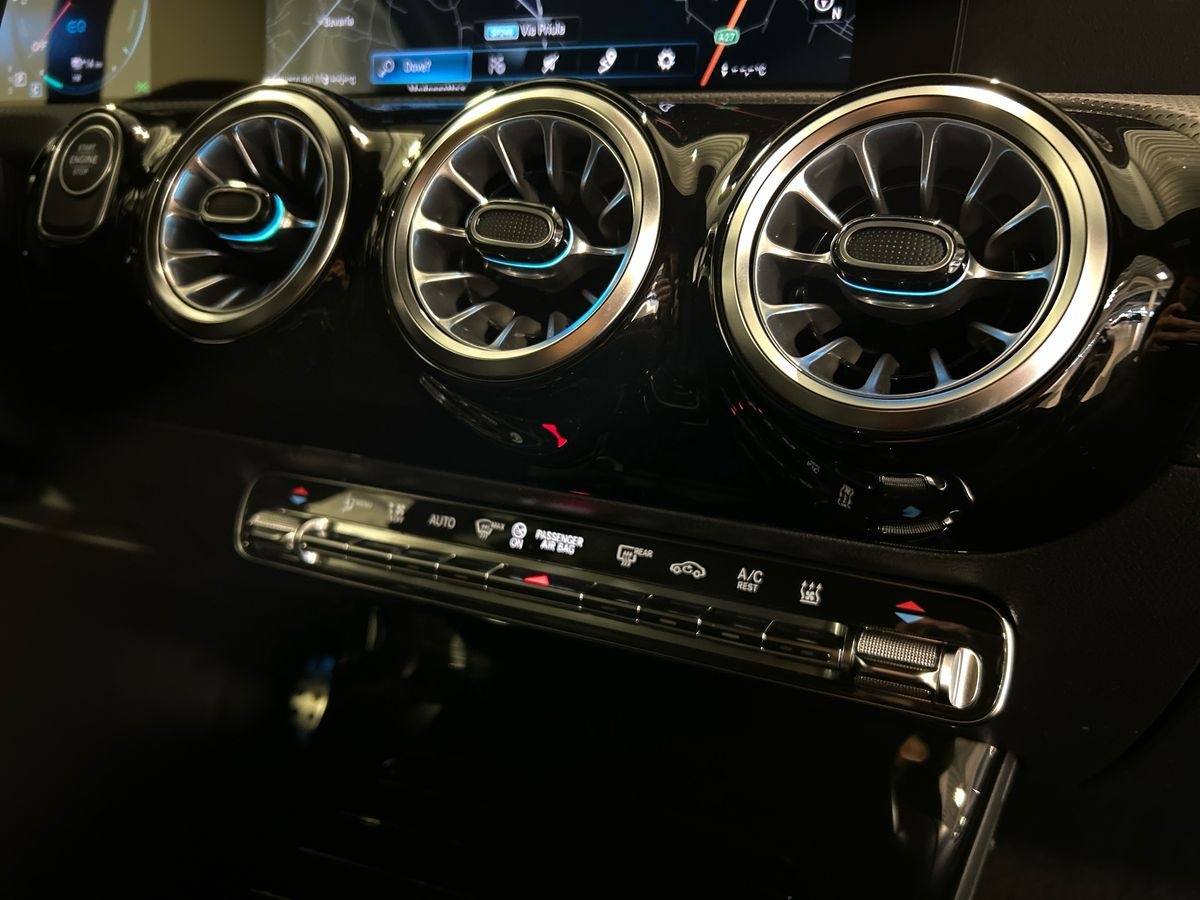 Mercedes Classe A Classe A 250 e EQ-POWER Premium 7G-DCT - 14