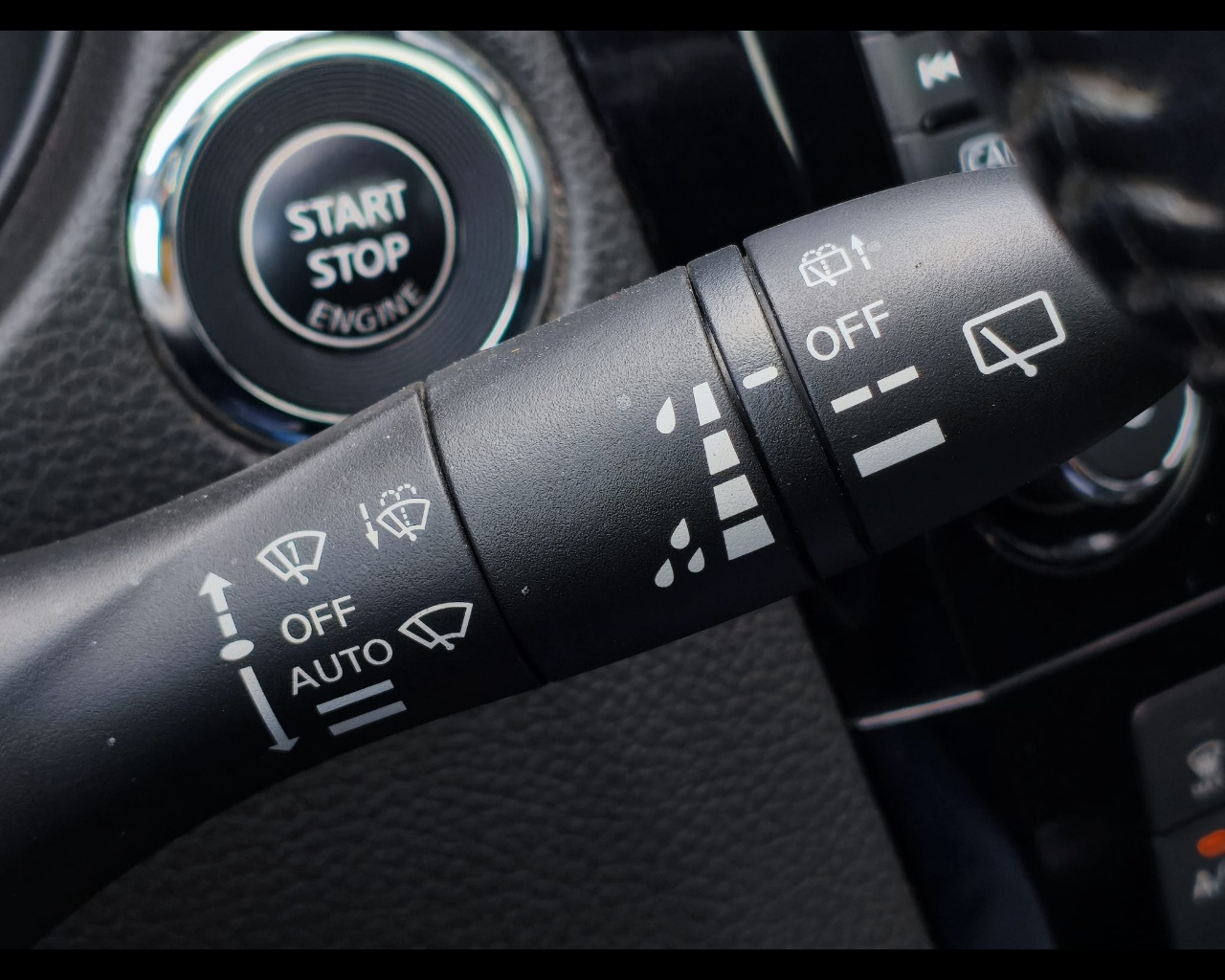 Foto NISSAN Qashqai 1.5 dci N-Connecta 110cv