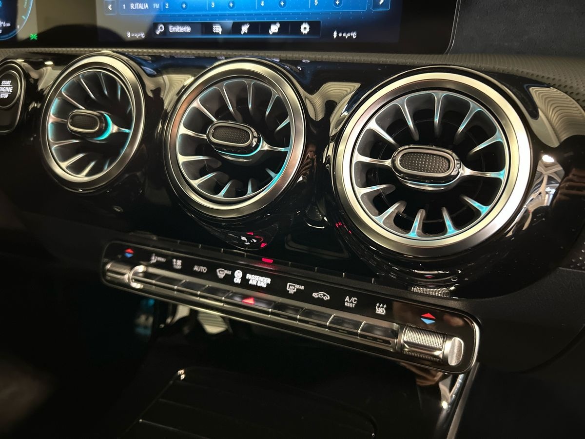 Mercedes Classe A Classe A 250 e EQ-POWER Premium 7G-DCT - 14
