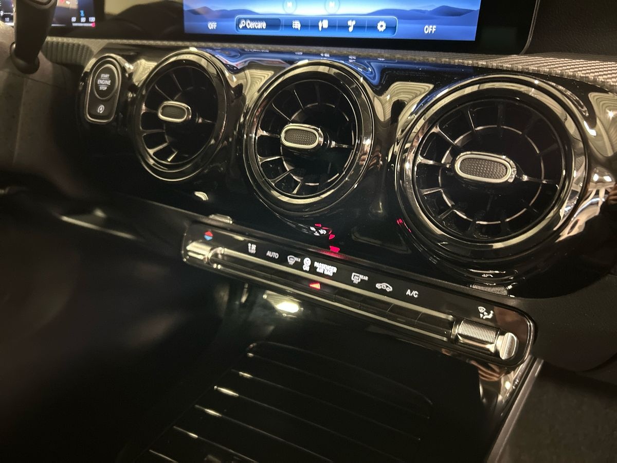 Mercedes  Classe A 180 D Advanced Speedshift DCT AMG 8G - 14