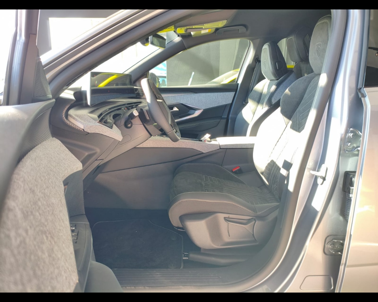 Foto PEUGEOT 5008 1.2 hybrid GT 136cv e-dcs6