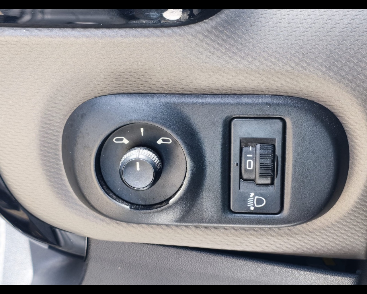 Foto CITROEN C4 Cactus 1.6 bluehdi Shine 100cv