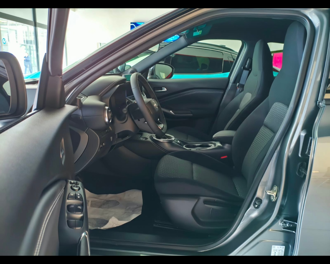 Foto NISSAN JUKE N-CONNECTA MT