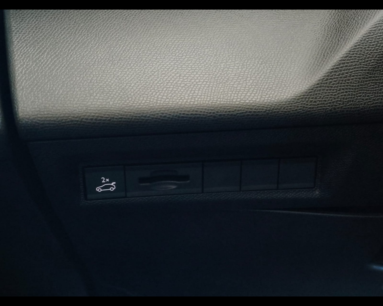 Foto PEUGEOT 408 1.2 hybrid GT 136cv e-dsc6