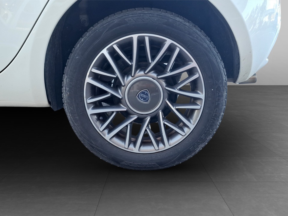 LANCIA Ypsilon 1.0 firefly hybrid Gold s&s 70cv Ibrida usato - 20