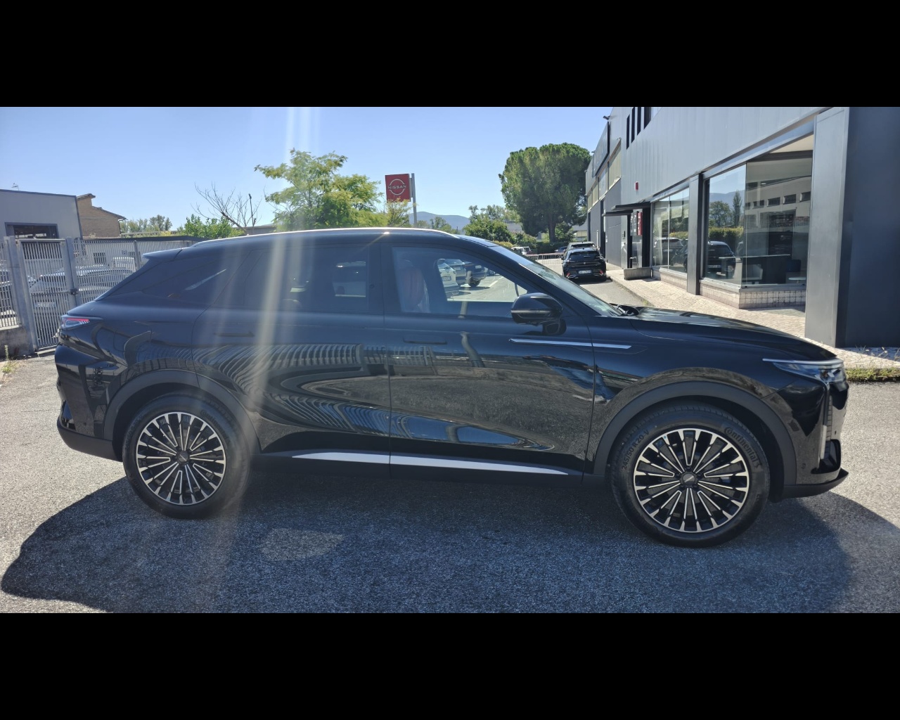 Foto OMODA OMODA 9 PHEV 1.5TGDI - Trazione AWD DHT3 Premium (AWD) - Interni Rosso