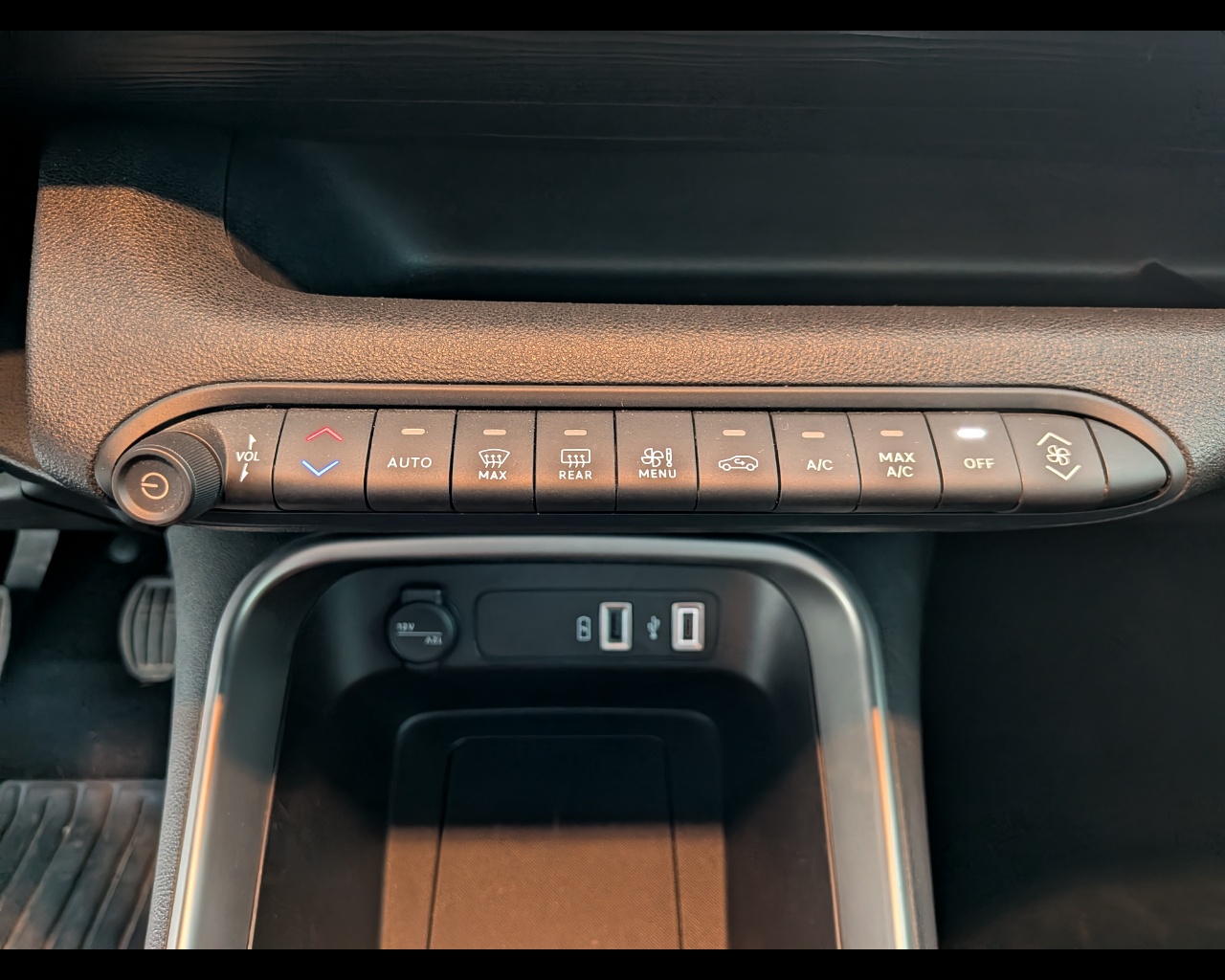 Foto JEEP Avenger 1.2 turbo Altitude fwd 100cv