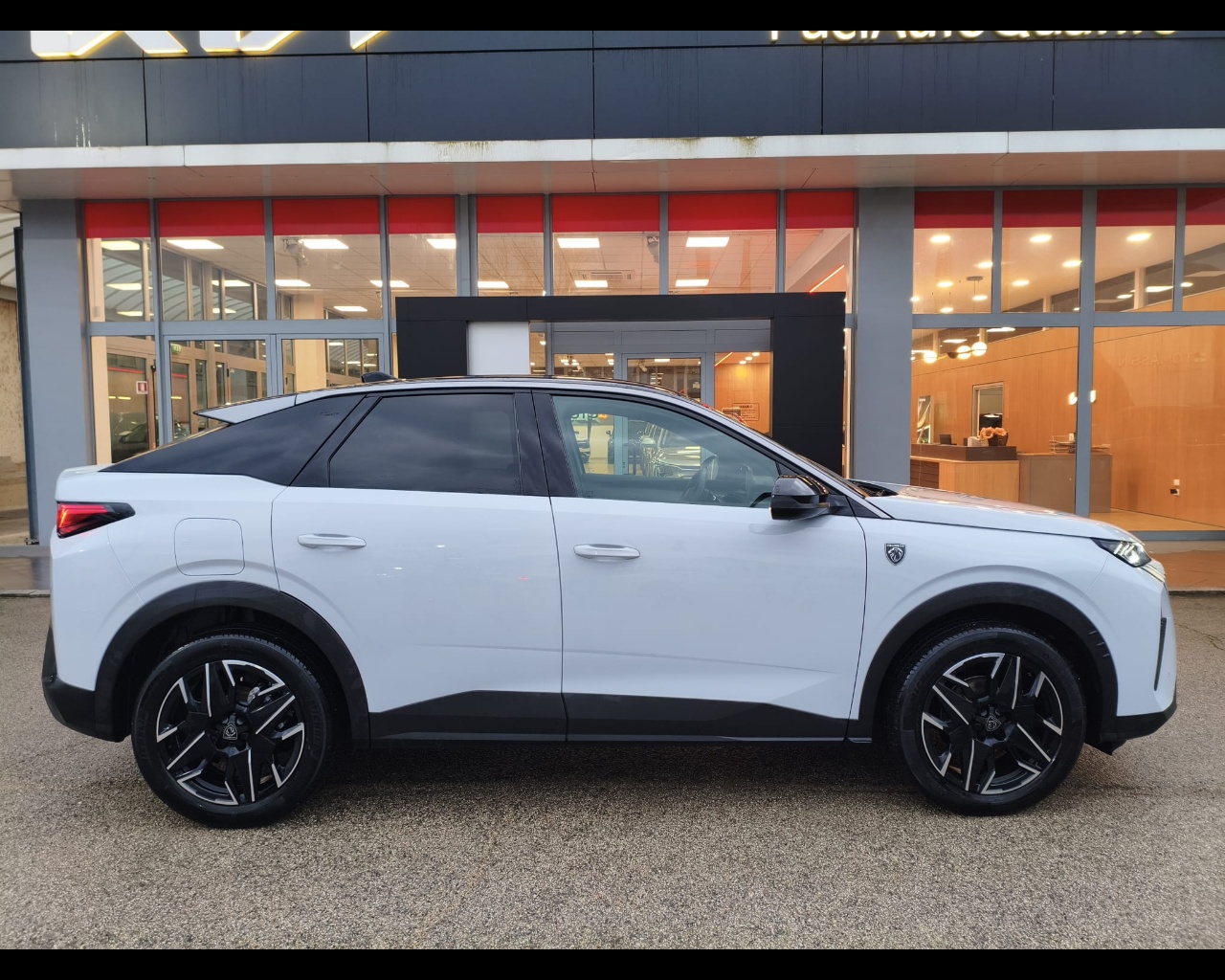 Foto PEUGEOT 3008 1.2 hybrid GT 145cv e-dcs6